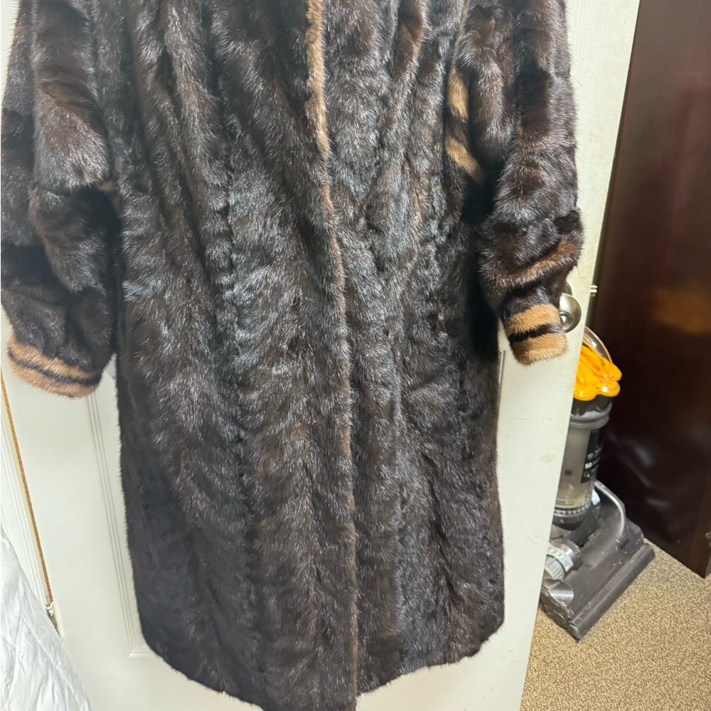 Light weight mink coat brow and Carmel. Size medium/large